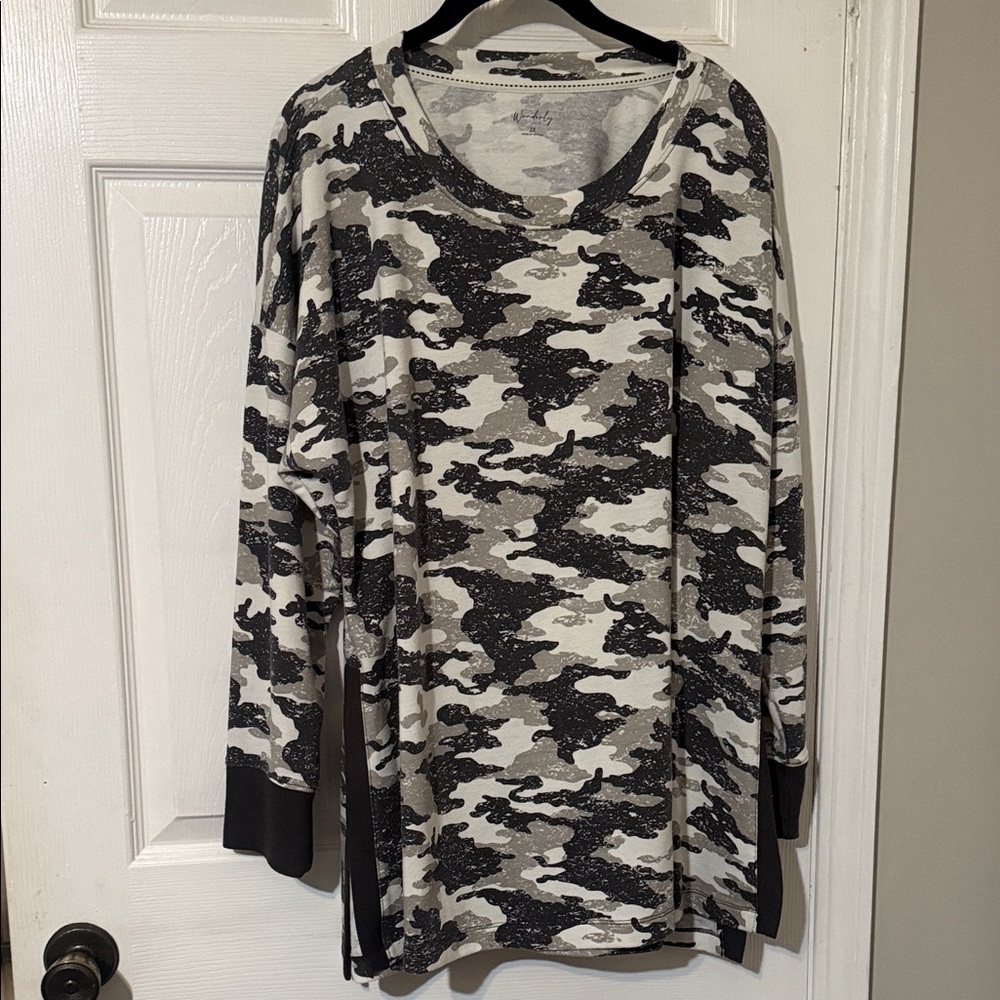 Wonderly Studio Gray and Cream Long Sleeve Top